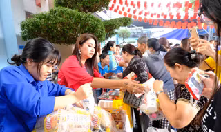 Những phiên chợ Tết '0 đồng' ấm áp trong bệnh viện