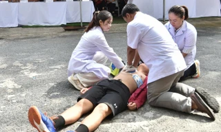 Người đàn ông ngoại quốc sống lại sau 95 phút ngưng tim trên sân tennis