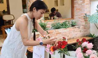Cà phê cùng ‘buffet hoa’, trào lưu mới cho bạn trẻ Sài Gòn