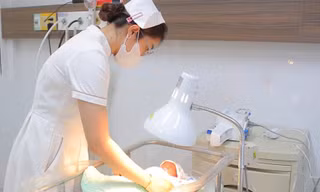 Báo động đỏ cứu sống hai mẹ con bị tiền sản giật nguy kịch tính mạng