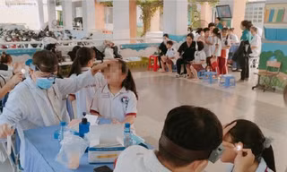 25 ca nghi ngộ độc ở trường tiểu học tại TP.HCM, có trẻ phải thở máy