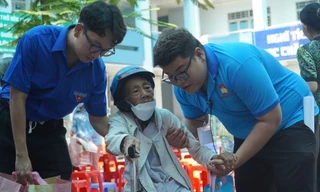 ‘Chung tay vì cộng đồng’: Mang niềm vui đến bà con khó khăn tại TPHCM