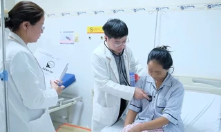 Mắc bệnh viêm mạch hiếm gặp, cô gái được chẩn đoán là viêm dạ dày