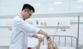 Bé trai mới 9 tuổi đã bị đột quỵ, bác sĩ cảnh báo dấu hiệu bất thường