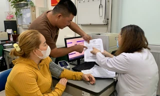 Bệnh viện số hóa: Người bệnh lớn tuổi 'bỡ ngỡ', lãnh đạo nói thẳng 'còn nhiều điểm nghẽn'