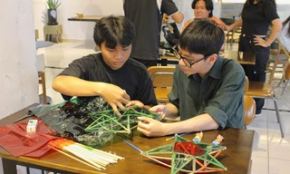 Workshop làm lồng đèn Trung Thu thu hút bạn trẻ