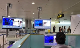 TPHCM siết chặt cửa khẩu, đo thân nhiệt hành khách nhập cảnh tại sân bay Tân Sơn Nhất