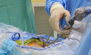 Nam tài xế suýt liệt vì căn bệnh đang ngày càng trẻ hóa