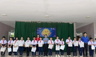 Mang niềm vui Trung Thu đến trẻ em khó khăn vùng xa