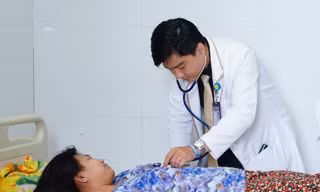 Bác sĩ Việt Nam 2 lần giúp bé gái Campuchia thoát 'cửa tử'