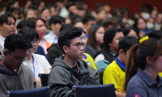 Rất đông các bạn sinh viên tham dự tại chương trình.