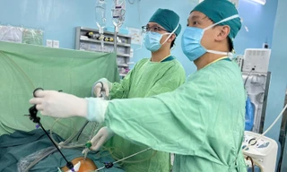 Bé trai vỡ ruột thừa, nguy kịch vì bị nhầm mắc rối loạn tiêu hóa