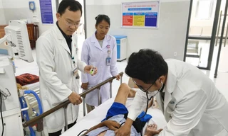 Cuộc chiến ‘giờ vàng’: Giành giật sự sống cho du khách đột quỵ ở Côn Đảo