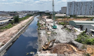 Đại dự án hạ tầng tại TP.HCM đang thiếu nghiêm trọng nhựa đường và cát để thi công