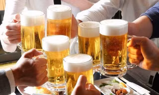 Người đàn ông bị vỡ bàng quang vì có thói quen khó tin