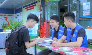 Ký túc xá ĐHQG TP. HCM tăng cường sinh viên tình nguyện hỗ trợ chỗ ở cho tân sinh viên