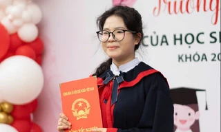 Nữ sinh ĐH Đà Nẵng nhận học bổng 'Nâng bước thủ khoa': ‘Cơ thể yếu hơn thì ý chí phải mạnh hơn’