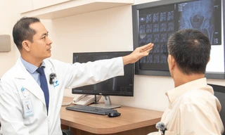 Bệnh nhân nghiện thuốc lá bàng hoàng khi bác sĩ thông báo bị… hoại tử xương