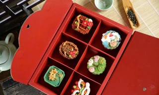 Bạn trẻ Sài Gòn thích thú trải nghiệm workshop bánh Trung Thu và đèn lồng sáng tạo