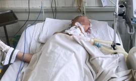 Nhiều cô gái bỗng la hét kích động rồi hôn mê, phải 'thay máu' ở TPHCM