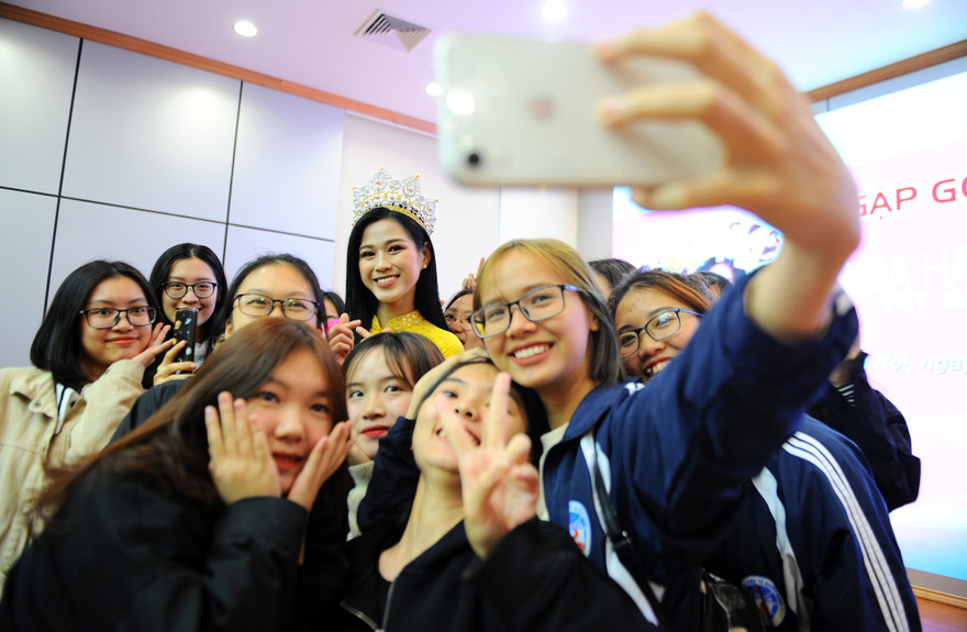 Hoa hậu Việt Nam Đỗ Thị Hà chia sẻ sự thay đổi để tỏa sáng trong vòng chung kết