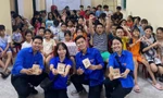 Nguyễn Thị Minh Anh (hàng đầu, bên phải), sinh viên khoa Máy tàu biển Trường Đại học Hàng hải Việt Nam, tham gia tình nguyện Mùa hè xanh 2024