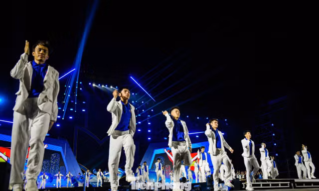 Choáng ngợp sân khấu concert Thanh xuân 