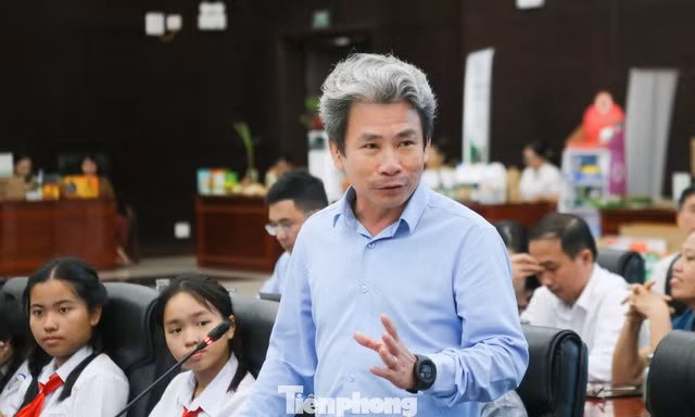 Việt Nam không cần phải trở thành bản sao của Singapore hay Đan Mạch