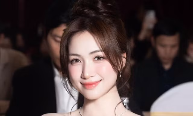 Bị khán giả nhắc nhở, Hòa Minzy nói sẽ hạn chế khoe bạn trai