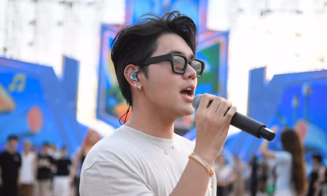 Ca sĩ Lâm Phúc cùng hàng trăm vũ công đổ bộ concert Thanh xuân 