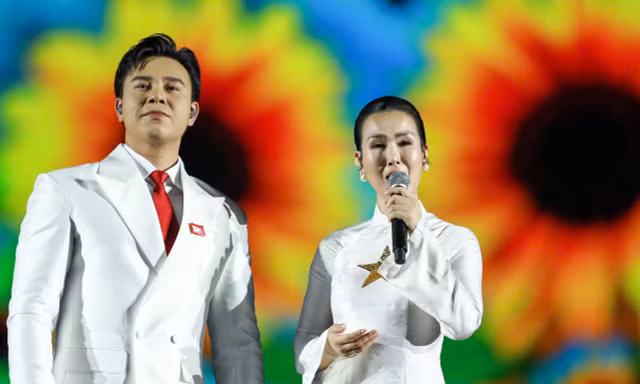Màn kết concert Thanh xuân khiến hàng chục nghìn người xúc động