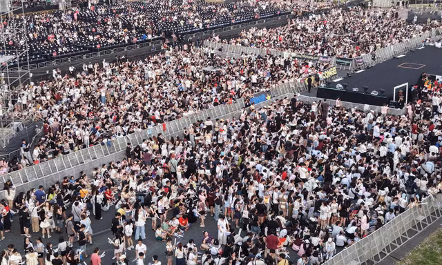 Hơn 20.000 người làm bùng nổ concert Thanh xuân