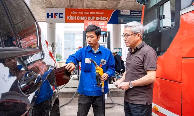Bộ Công Thương khuyến khích người dân làm việc từ xa để tiết kiệm xăng