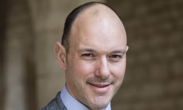 Đuổi việc một nhà văn