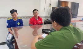 Bắt 2 đối tượng trữ ma tuý, ‘lòi’ 14 xe mô tô nghi bị trộm 