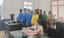 Mẹ và người thân lừa bán con gái ra nước ngoài làm vợ