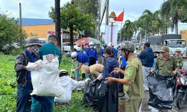 Cà Mau ra quân thu gom rác thải, bảo vệ, giữ gìn vệ sinh môi trường