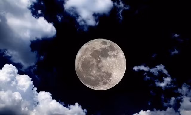 Trăng non ngày 17/4: Bạn đang mở cánh cửa của cơ hội, sự kết nối và bứt phá