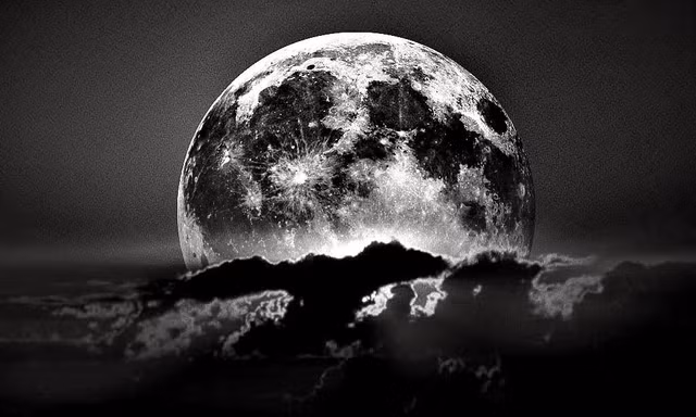 Trăng non tháng 4 mở ra chu kỳ mới, cuộc sống 12 chòm sao rẽ hướng ra sao?