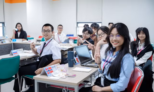 Teen tranh biện bằng tiếng Anh theo mô phỏng phiên họp của Liên Hiệp Quốc