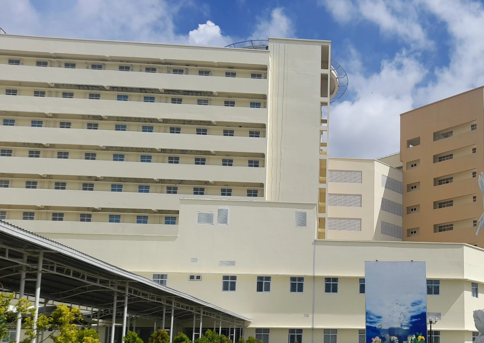 Vụ nổ tại Bệnh viện Đa khoa Trà Vinh: Công an điều tra, bệnh nhân được di dời an toàn