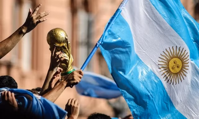 Giá vé cao nhất cho trận chung kết World Cup lên tới gần 290 triệu đồng nhưng fan 'ức chế' vì điều khác