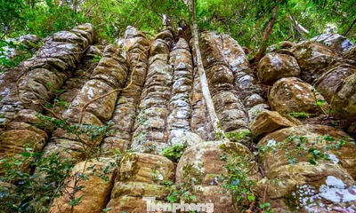 Kỳ vĩ bức tường đá khổng lồ, sừng sững giữa đại ngàn Gia Lai