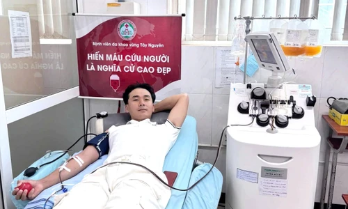 'Lao' vào bệnh viện lúc nửa đêm, trao sự sống cho người lạ