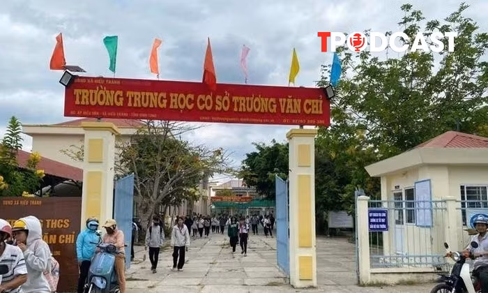 NÓNG 20/4: Lý do 17 học sinh đồng loạt 'tố' giáo viên dạy Toán ở Vĩnh Long