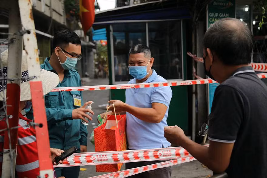 TPHCM đang phong tỏa 21 địa điểm có liên quan đến COVID-19