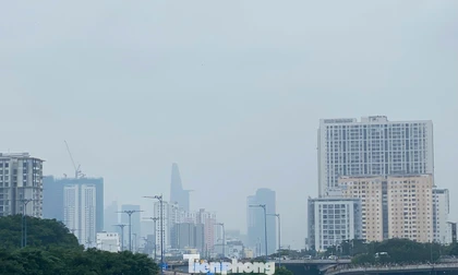 Trời TPHCM mịt mù, sắp có mưa diện rộng