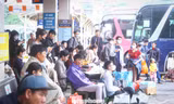 Bến xe đông người rời Hà Nội về quê nghỉ Tết Dương lịch