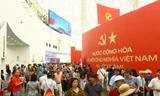 Vẫn đông nghịt người đến Triển lãm thành tựu đất nước 