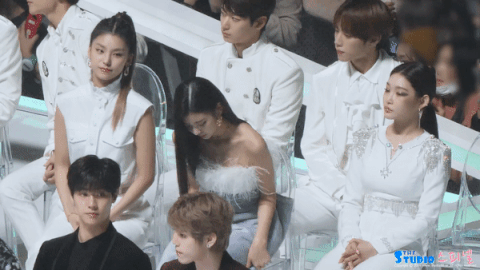 Đắn đo suy nghĩ mãi không biết nên nói gì với Chungha đây